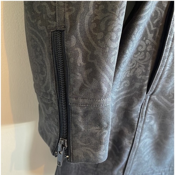 Athleta Women’s Softshell Tear Away B4 UPlay Damask Print Jacket Charcoal Gray - Picture 10 of 11
